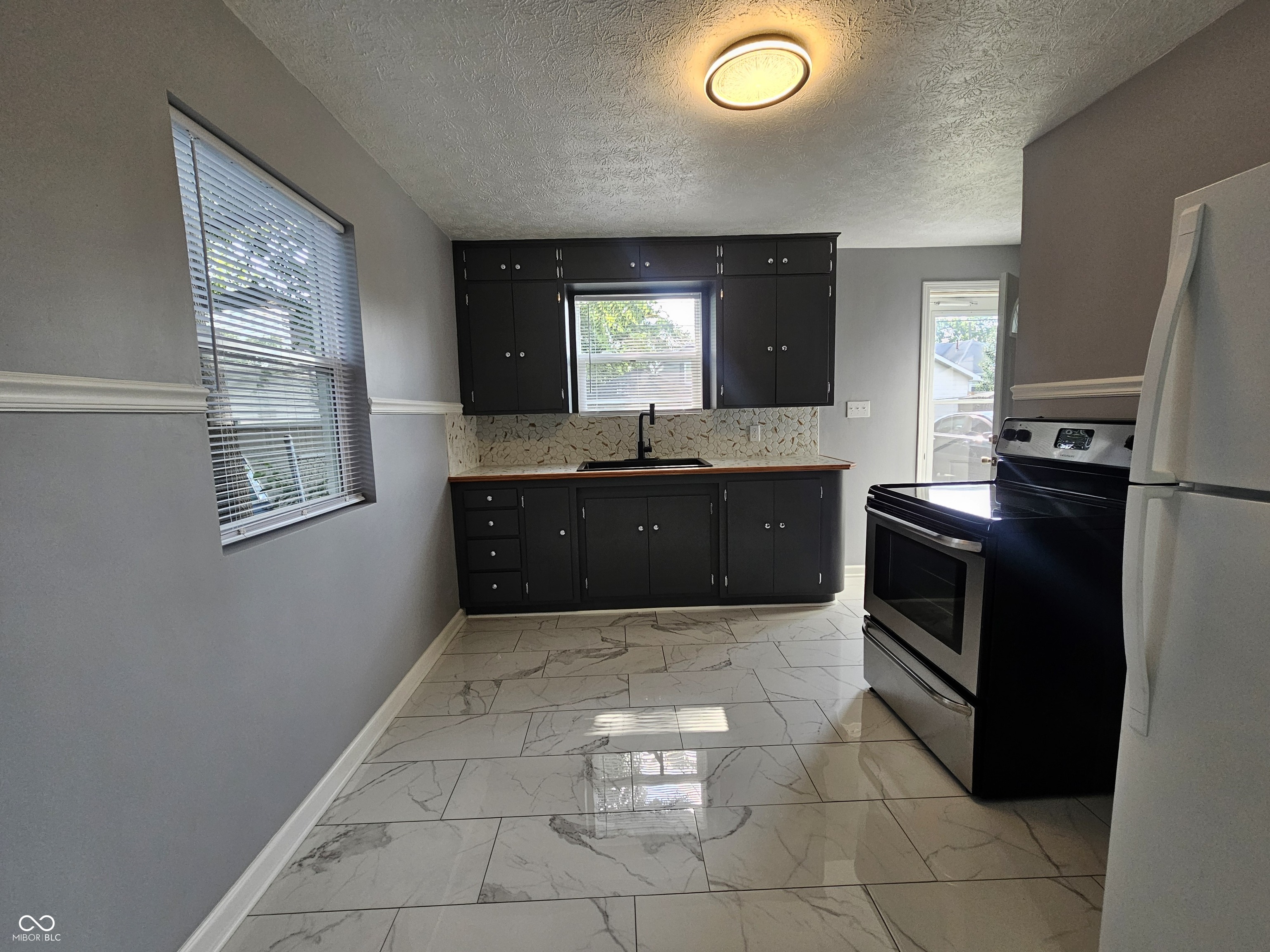 2436 Brown Street Anderson, IN 46016 - Photo 11 of 26