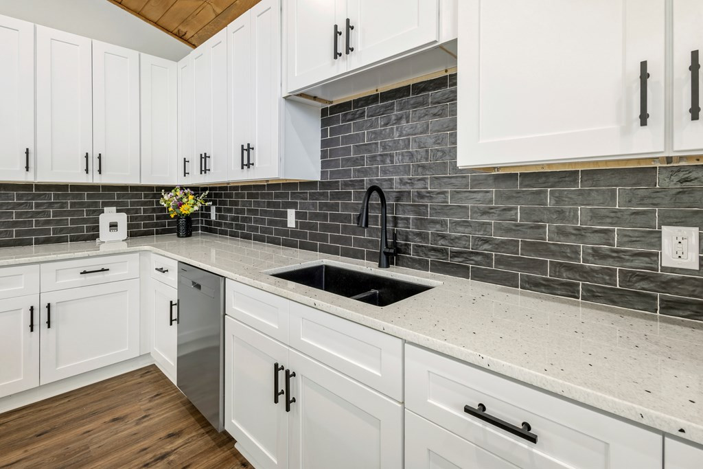 342 Hunter Ridge Murphy, NC 28906 - Photo 16 of 81 Love that tile backsplash