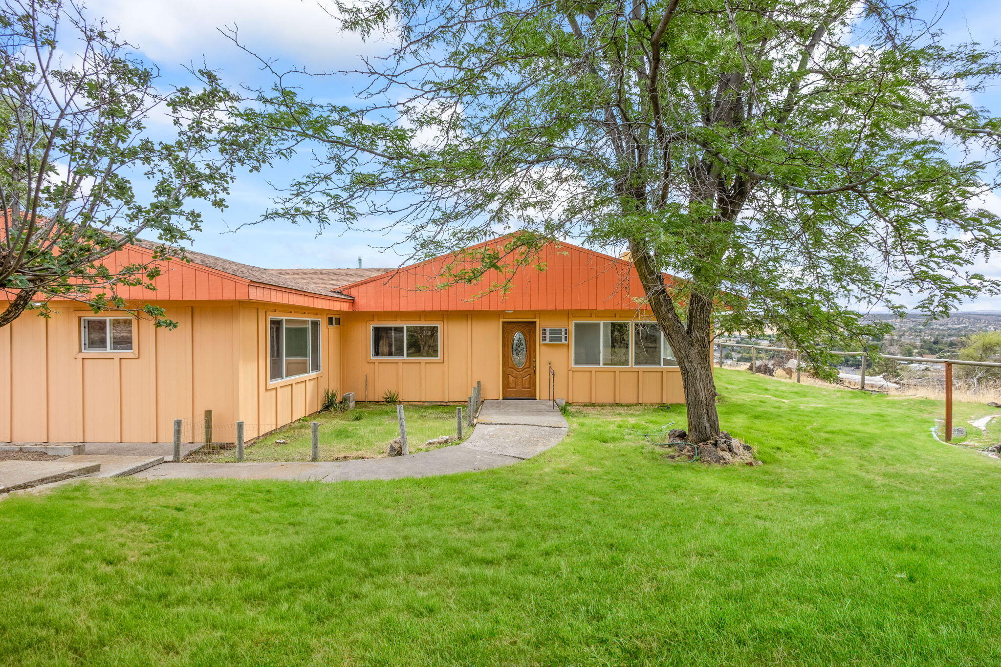 825 Northwest 3rd Street Madras, OR 97741 - Photo 1 of 36 1-web-or-mls-01