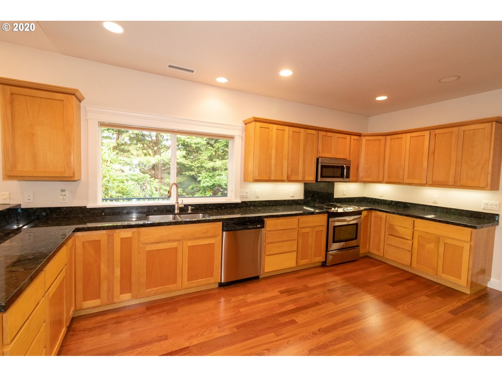 90 Sailors Ravine Court Florence, OR 97439 - Photo 11 of 32 Kitchen