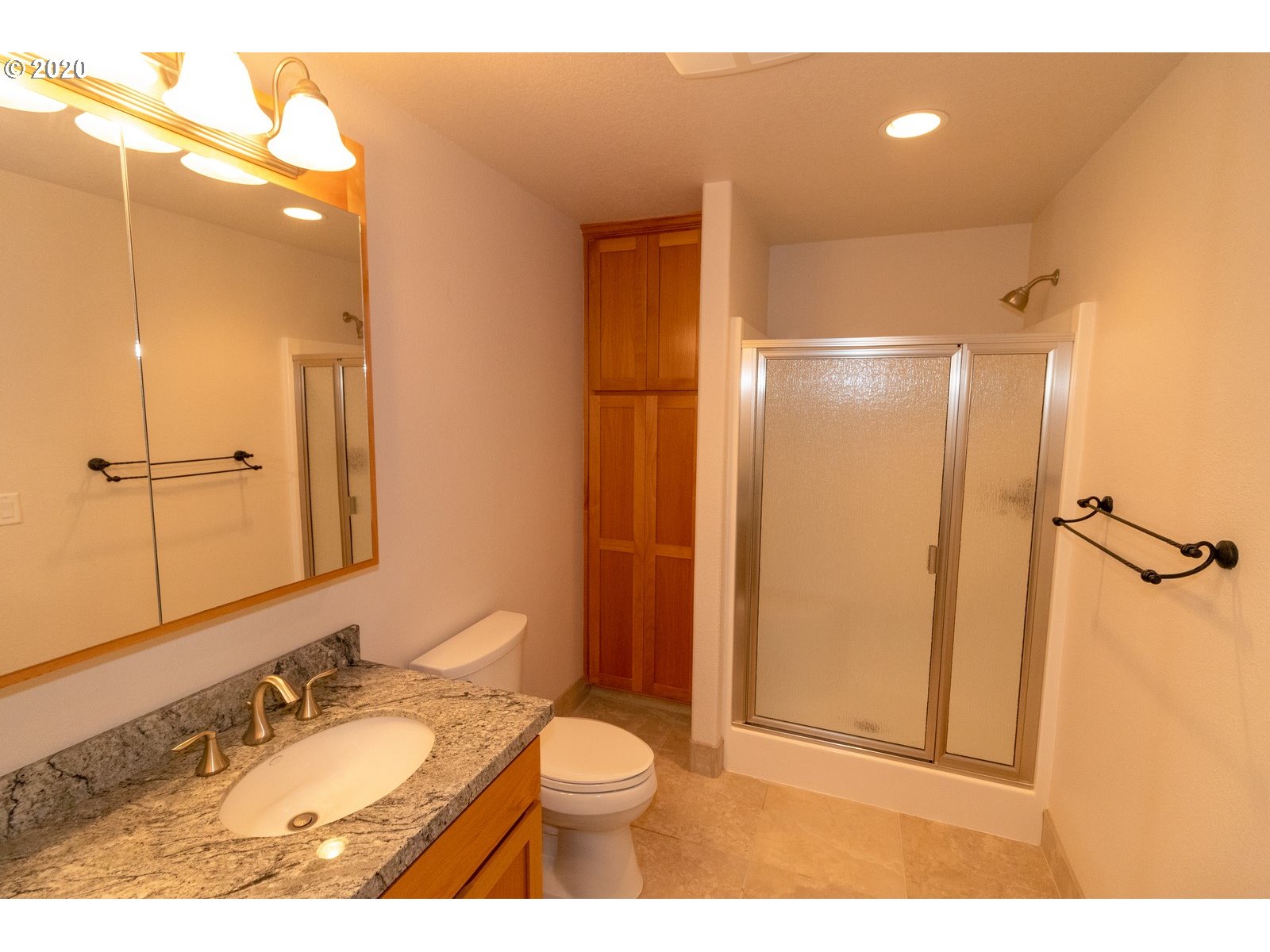 90 Sailors Ravine Court Florence, OR 97439 - Photo 23 of 32 Bathroom