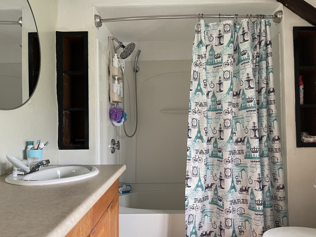 11 Spring Street Webster, MA 01570 - Photo 17 of 40 Gallery Image 17