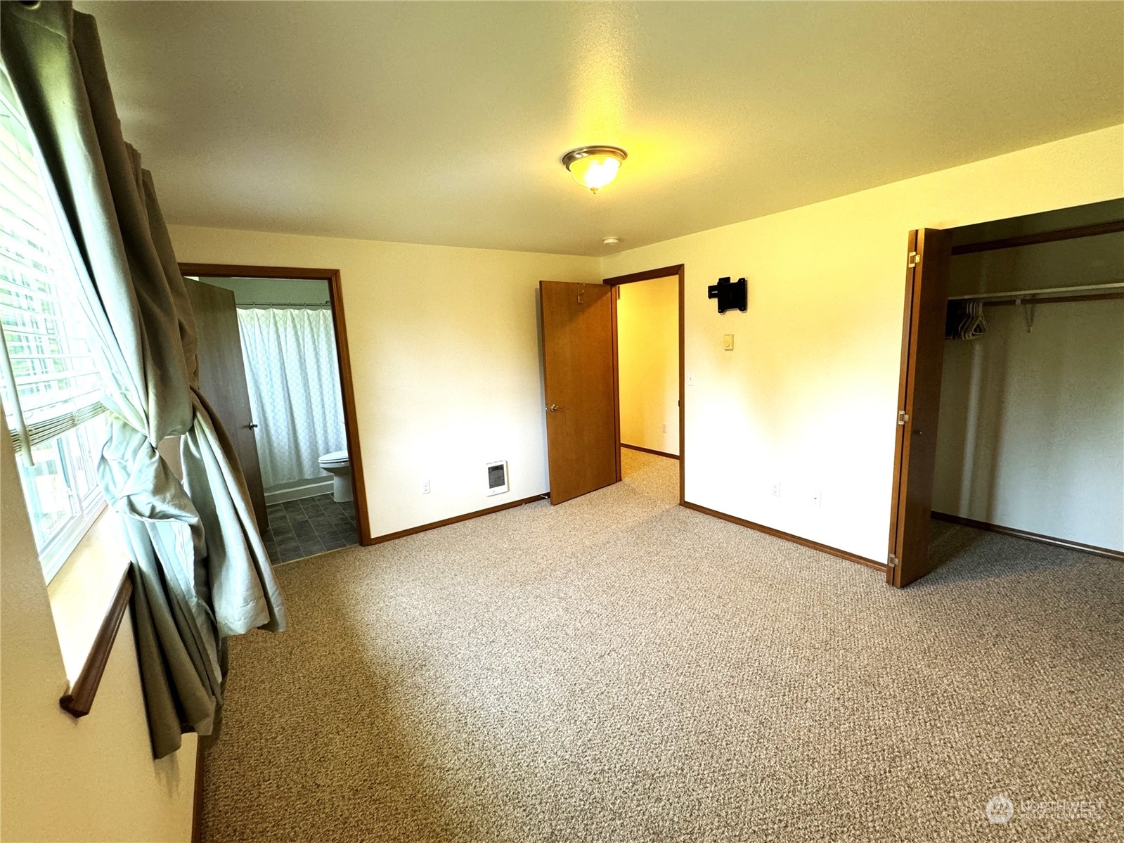 3274 East Harbor Road Langley, WA 98260 - Photo 13 of 21 a view of a hallway with painted walls