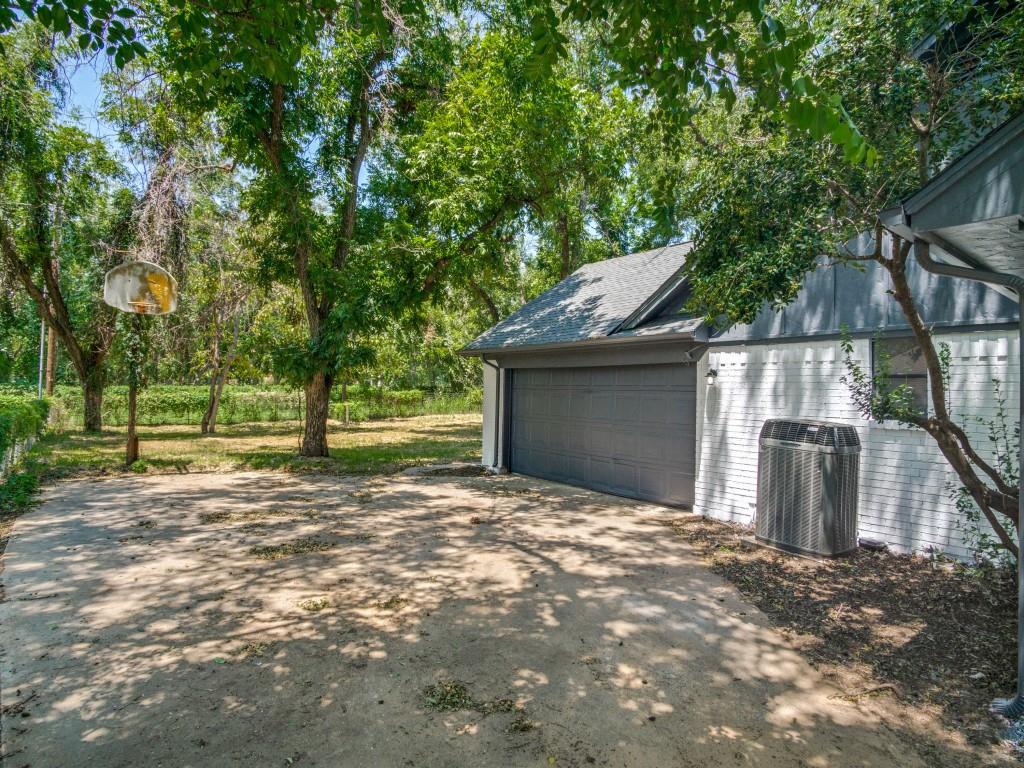 9523 Bellechase Road Granbury, TX 76049 - Photo 23 of 25 a backyard of a house with lots of green space