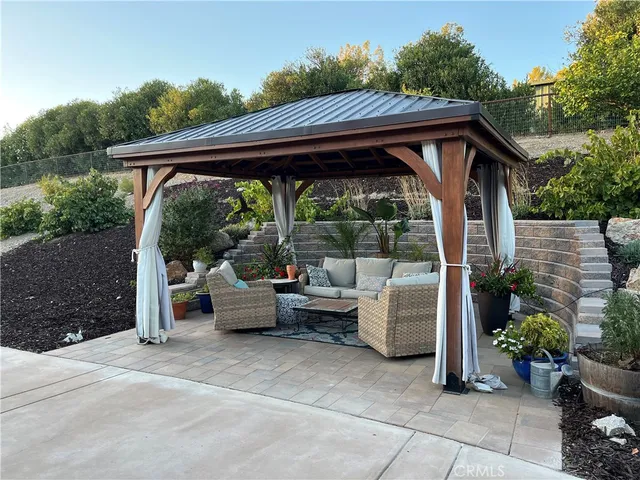 $1,295,000 | 170 Nutwood Circle, Paso Robles, CA 93446