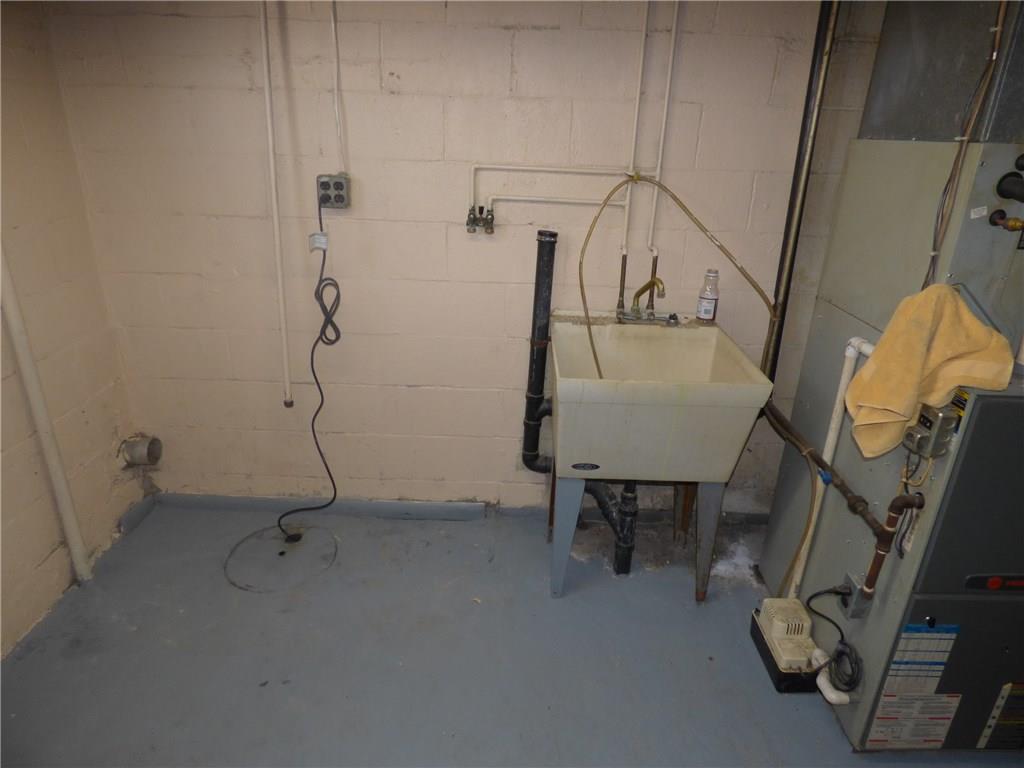 524 Scene Ridge Road Liberty, PA 15133 - Photo 16 of 23 Laundry area