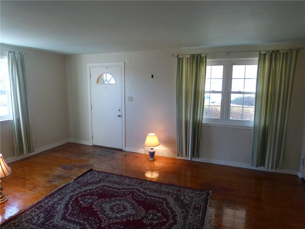 524 Scene Ridge Road Liberty, PA 15133 - Photo 8 of 23 Living room