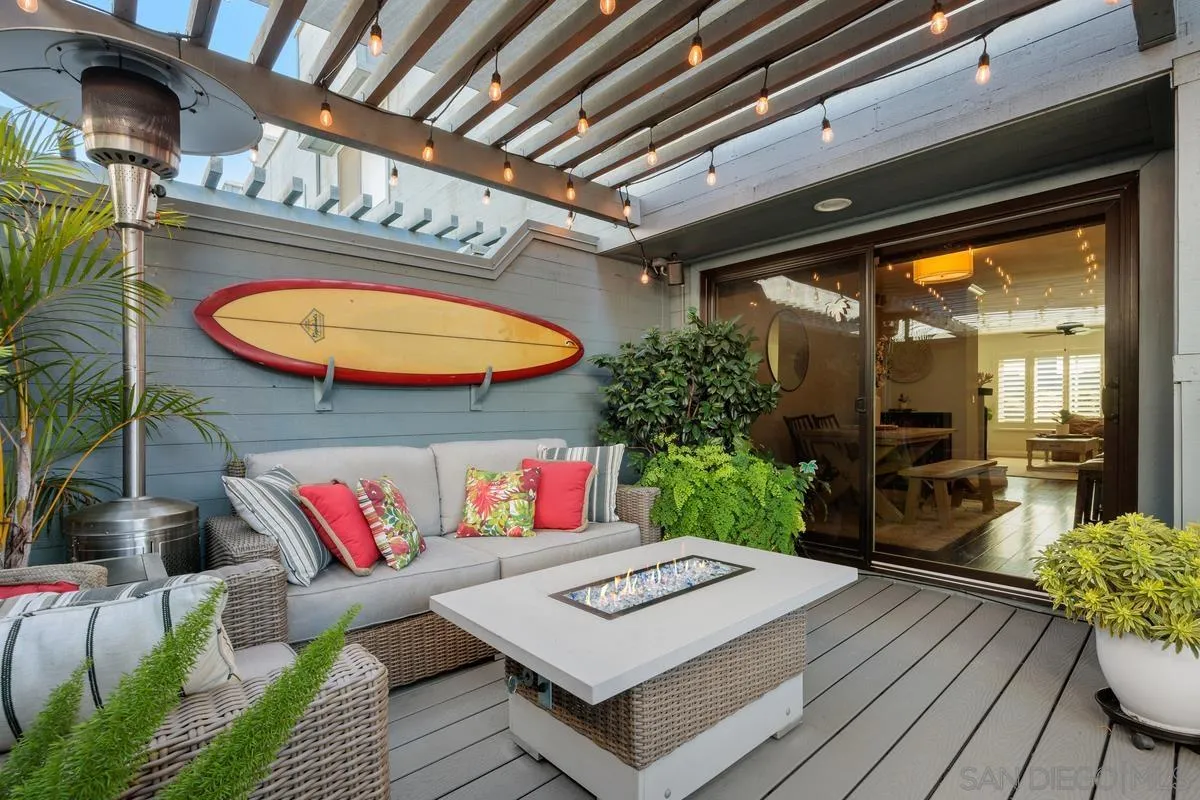 960 Intrepid Court Del Mar, CA 92014 - Photo 10 of 32 Gallery Image 10