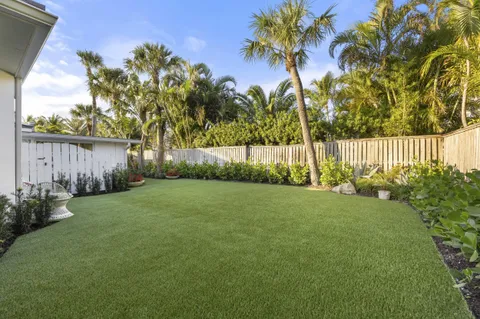 $4,650,000 | 122 Lighthouse Drive, Jupiter Inlet Colony, FL 33469