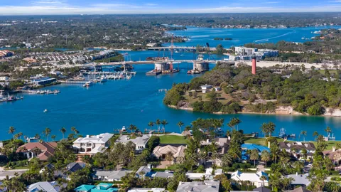 $4,650,000 | 122 Lighthouse Drive, Jupiter Inlet Colony, FL 33469