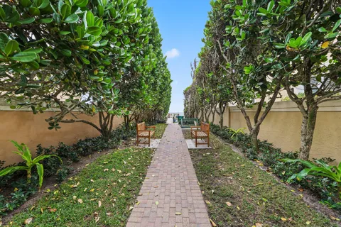 $4,450,000 | 122 Lighthouse Drive, Jupiter Inlet Colony, FL 33469