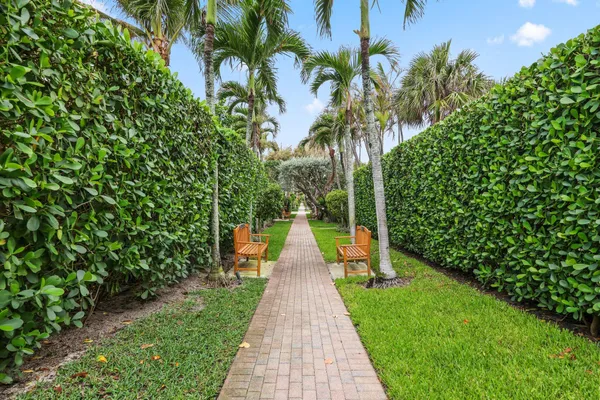 $4,450,000 | 122 Lighthouse Drive, Jupiter Inlet Colony, FL 33469