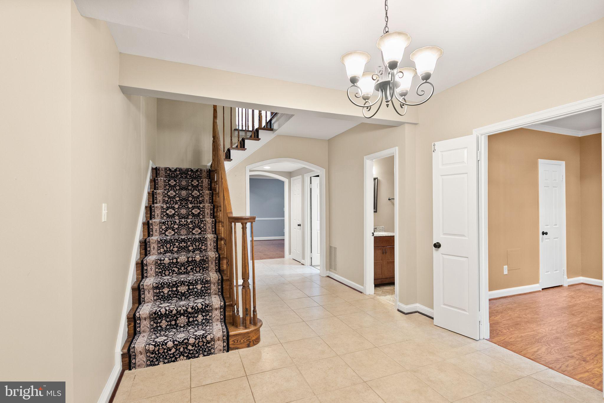 2345 South Rolfe Street Arlington, VA 22202 - Photo 12 of 75 Foyer