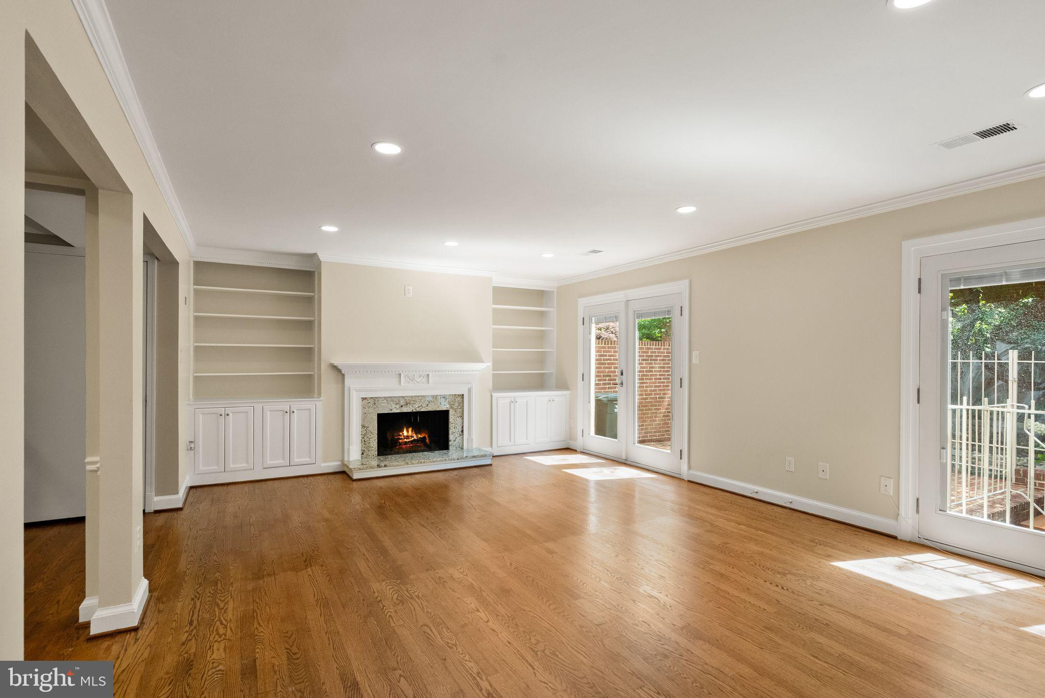 2345 South Rolfe Street Arlington, VA 22202 - Photo 21 of 75 Living room