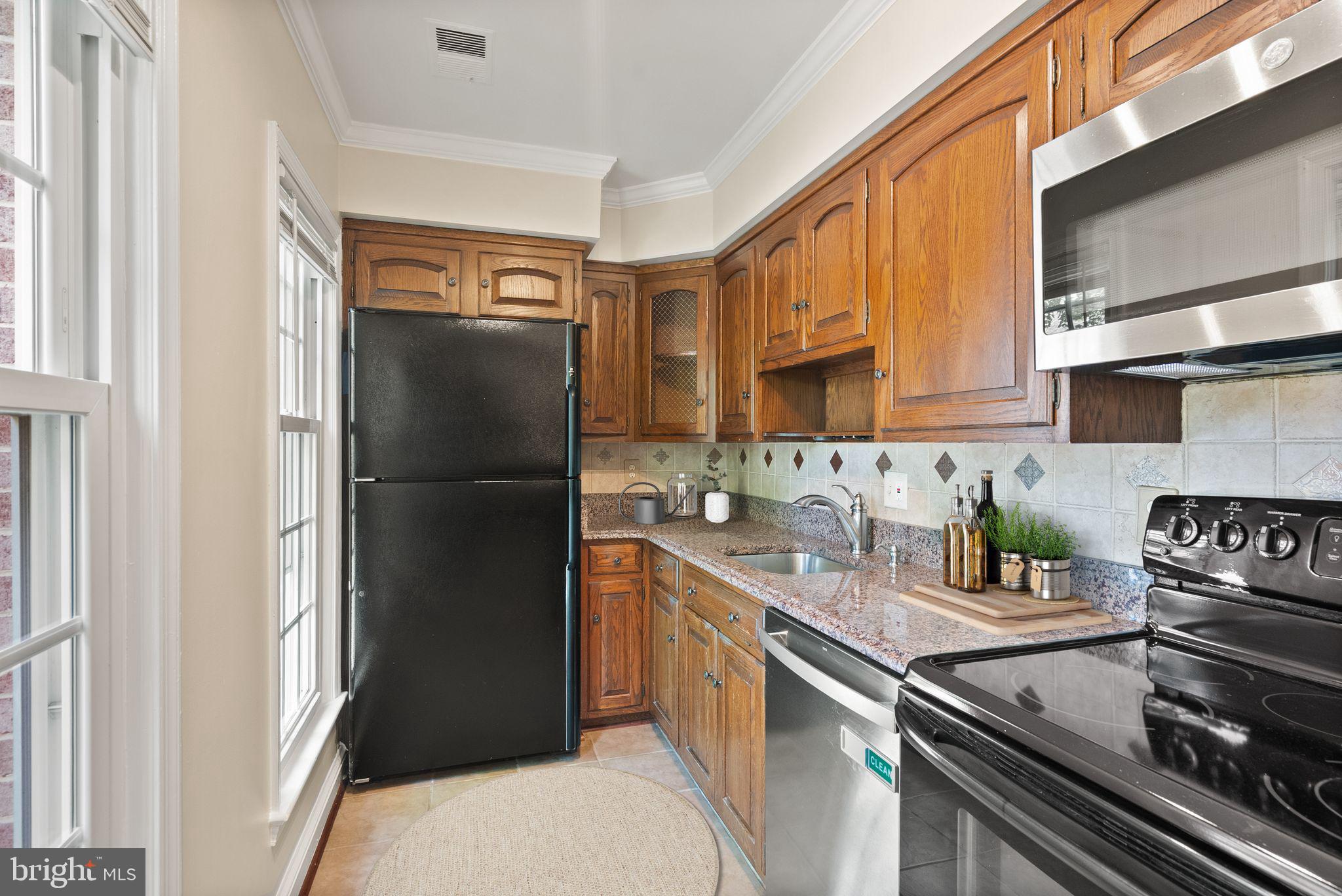 2345 South Rolfe Street Arlington, VA 22202 - Photo 32 of 75 Kitchen with staging
