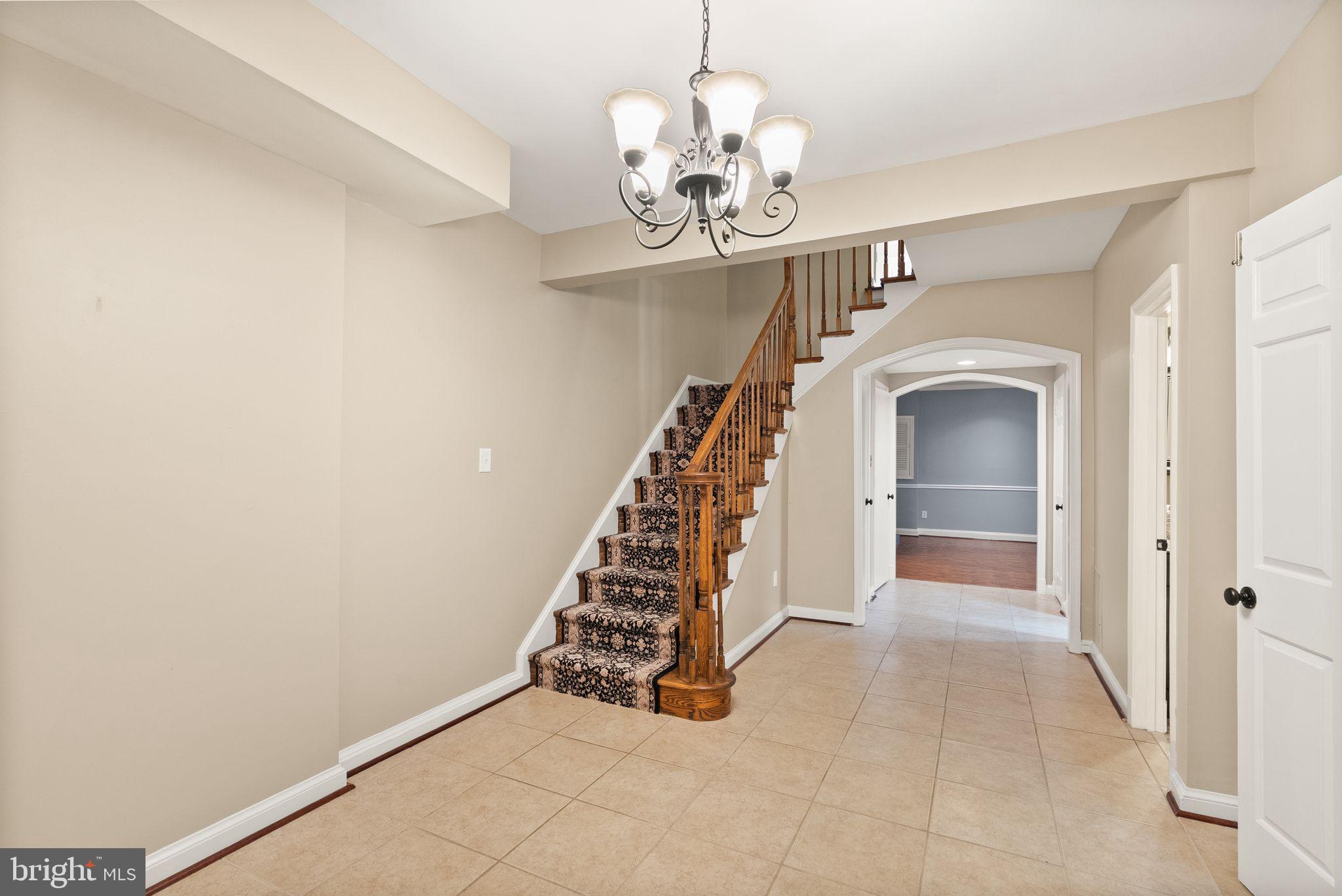 2345 South Rolfe Street Arlington, VA 22202 - Photo 50 of 75 Stairs-main floor