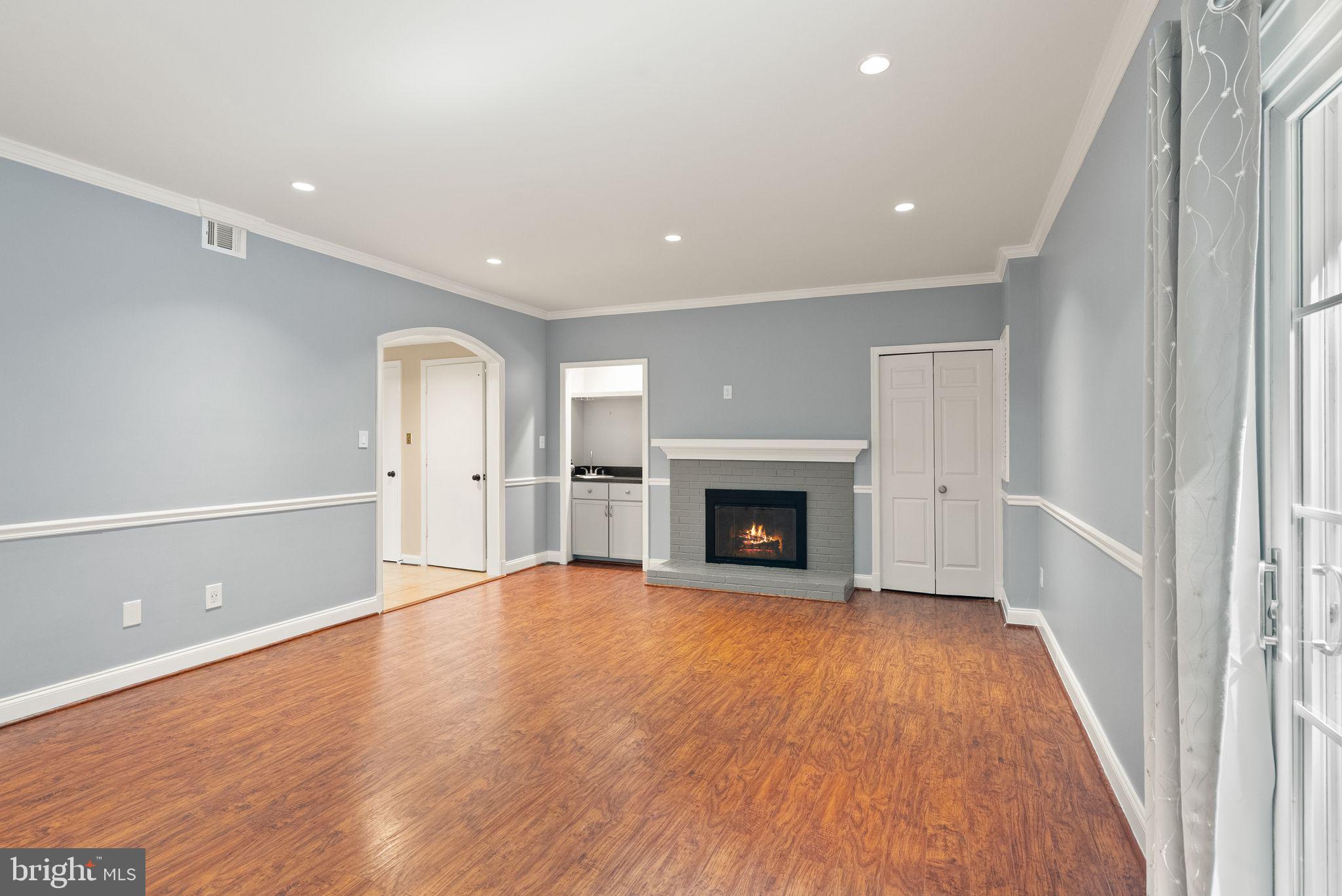 2345 South Rolfe Street Arlington, VA 22202 - Photo 58 of 75 Family room