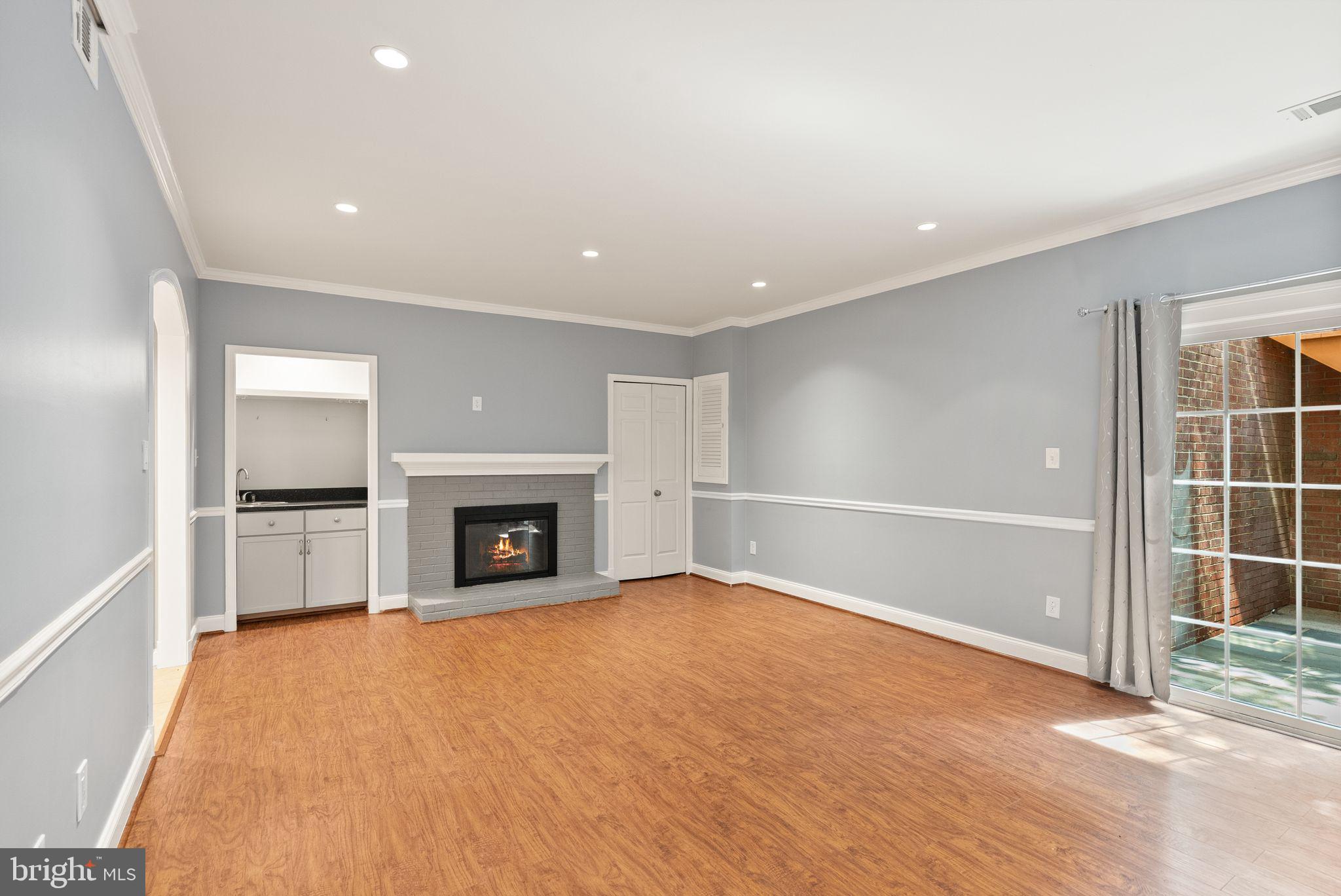 2345 South Rolfe Street Arlington, VA 22202 - Photo 59 of 75 Family room
