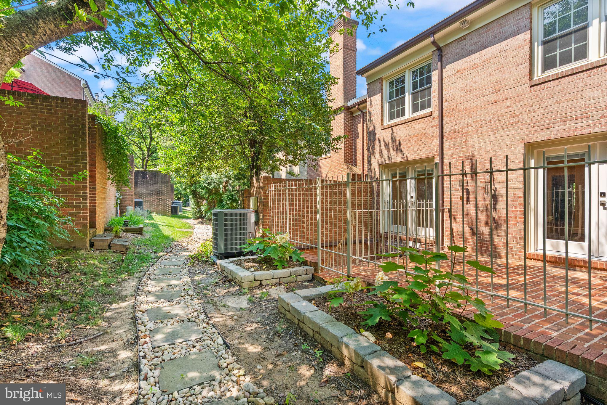 2345 South Rolfe Street Arlington, VA 22202 - Photo 73 of 75 Exterior-side