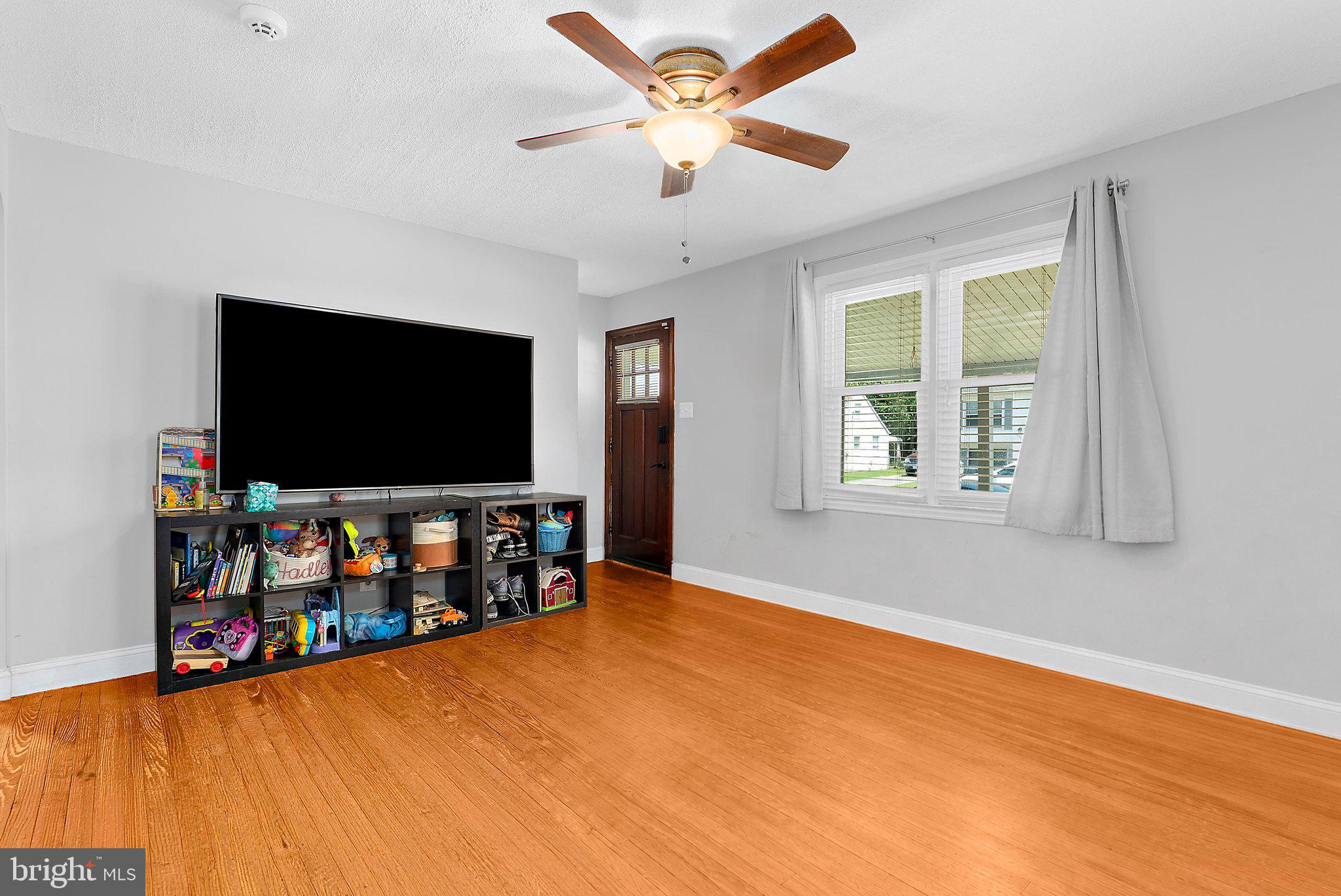 212 Lake Road Pasadena, MD 21122 - Photo 9 of 69