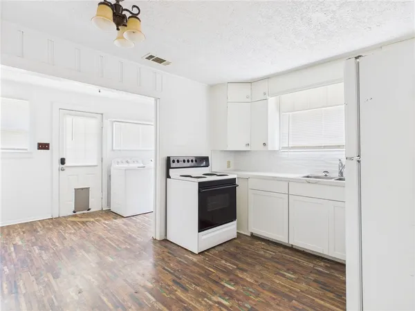 $1,350 | 138 Watson Lane, Bryan, TX 77801