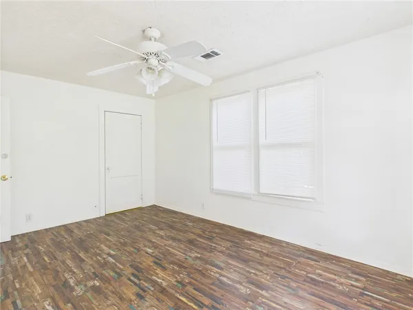 $1,350 | 138 Watson Lane, Bryan, TX 77801