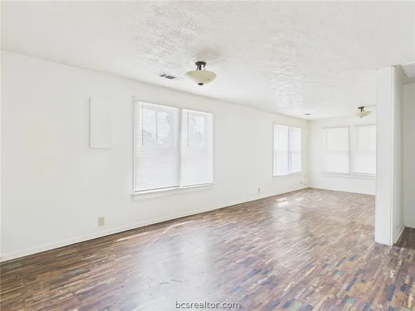 $1,350 | 138 Watson Lane, Bryan, TX 77801