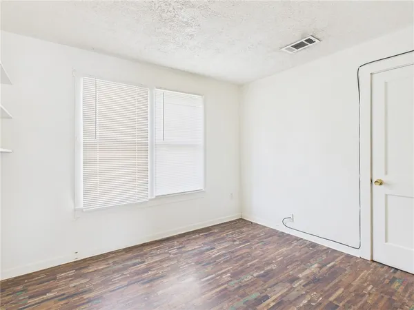 $1,350 | 138 Watson Lane, Bryan, TX 77801