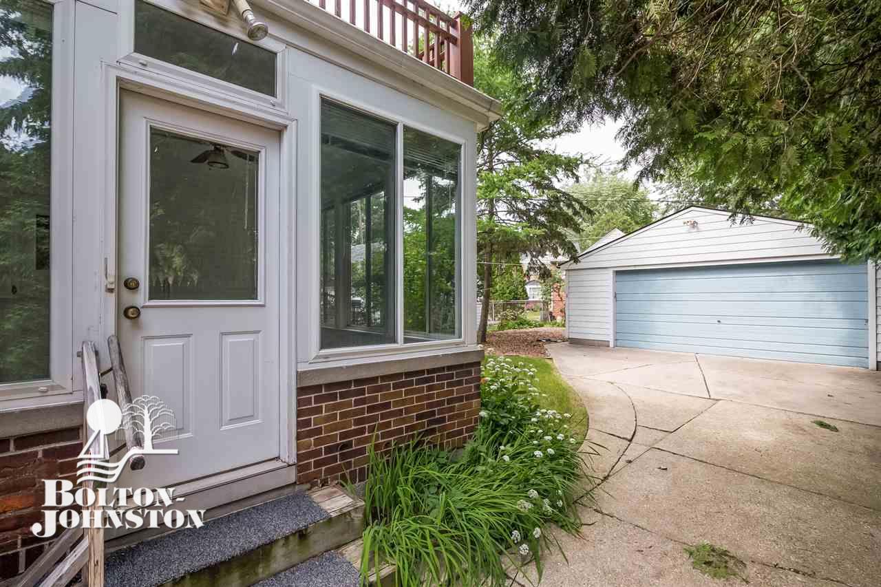 264 McMillan Road Grosse Pointe, MI 48236 - Photo 33 of 38 31351119-32.JPG