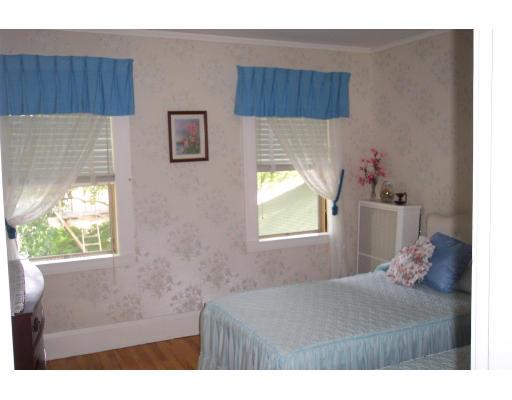 113 Morningside Road Worcester, MA 01602 - Photo 10 of 11 a bedroom with a bed and a window