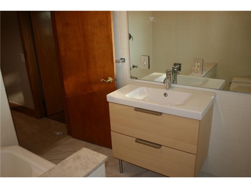 138 Metropolitan Road Providence, RI 02908 - Photo 8 of 17 Bathroom.