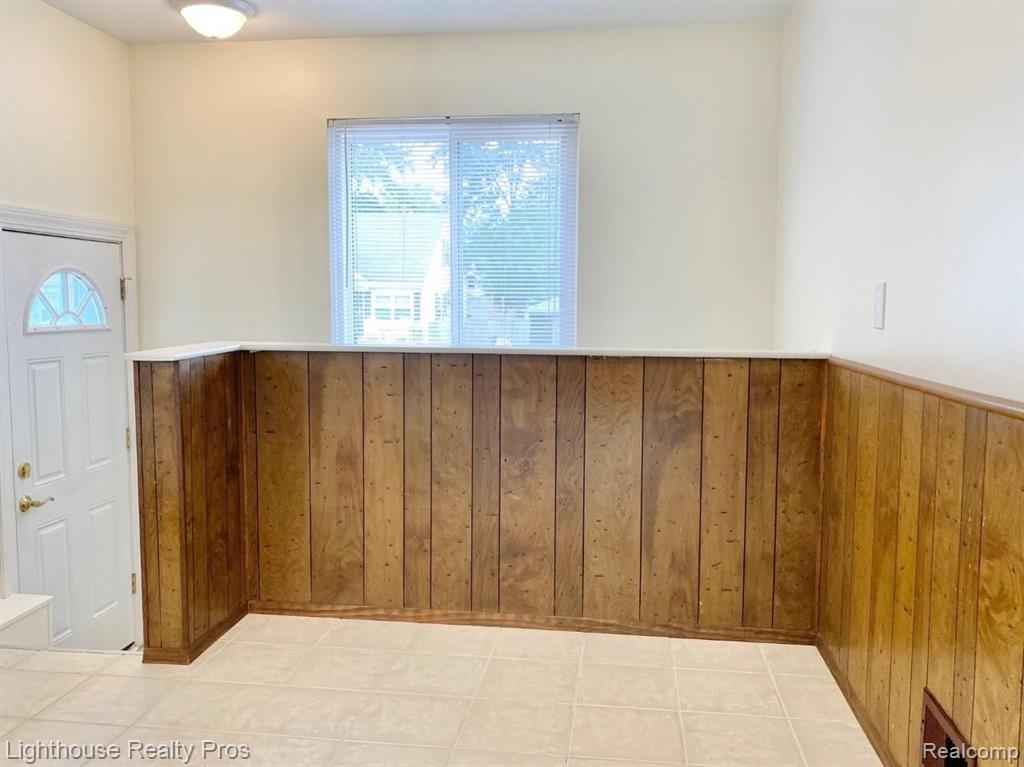 2656 Kenmore Road Berkley, MI 48072 - Photo 6 of 26