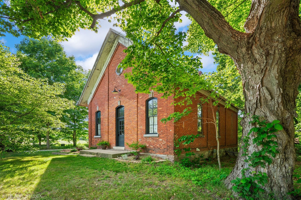 1055 Mt Tabor Road Baroda, MI 49101 - Photo 1 of 86