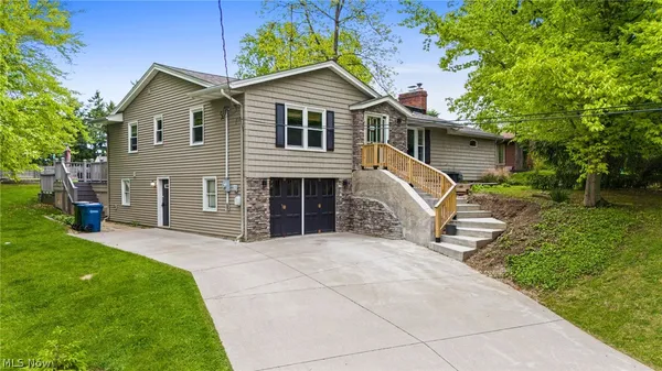 $379,900 | 107 Hilltop Drive, Amherst, OH 44001