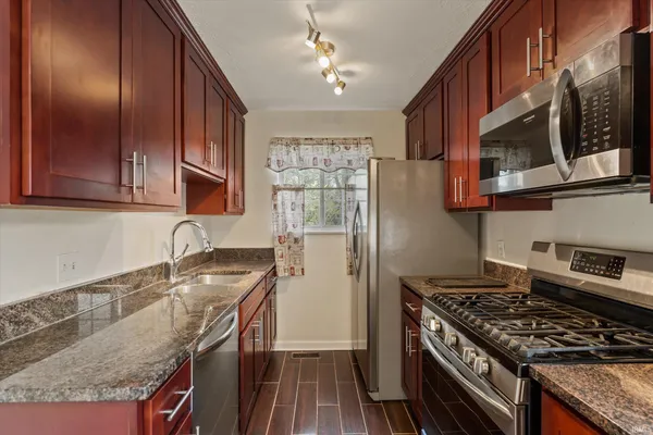 $245,000 | 507 Buffalo Court, Nappanee, IN 46550