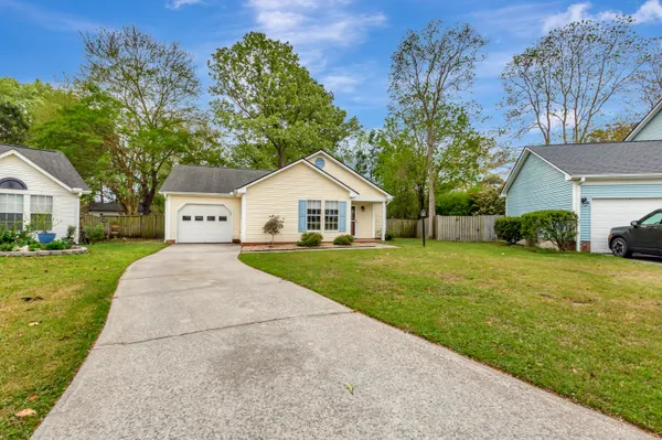 $1,995 | 207 Lynton Court, Goose Creek, SC 29445