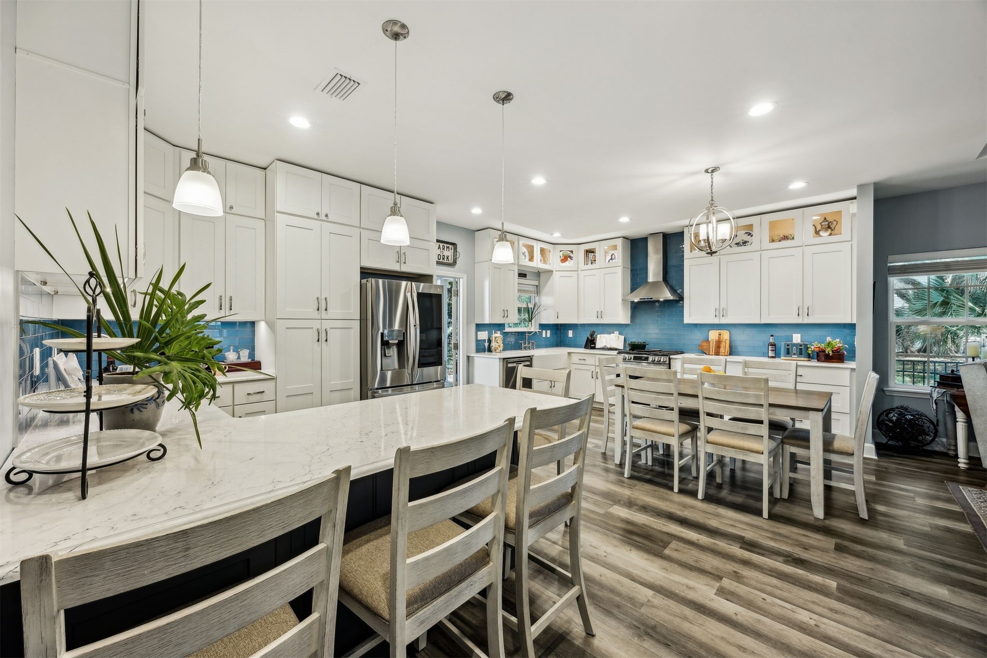 307 Elm Street Fernandina Beach, FL 32034 - Photo 4 of 35 a living room with stainless steel appliances kitchen island granite countertop furniture and wooden floor
