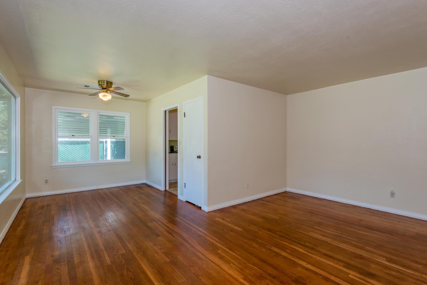 637 East Duff Avenue Reedley, CA 93654 - Photo 3 of 15