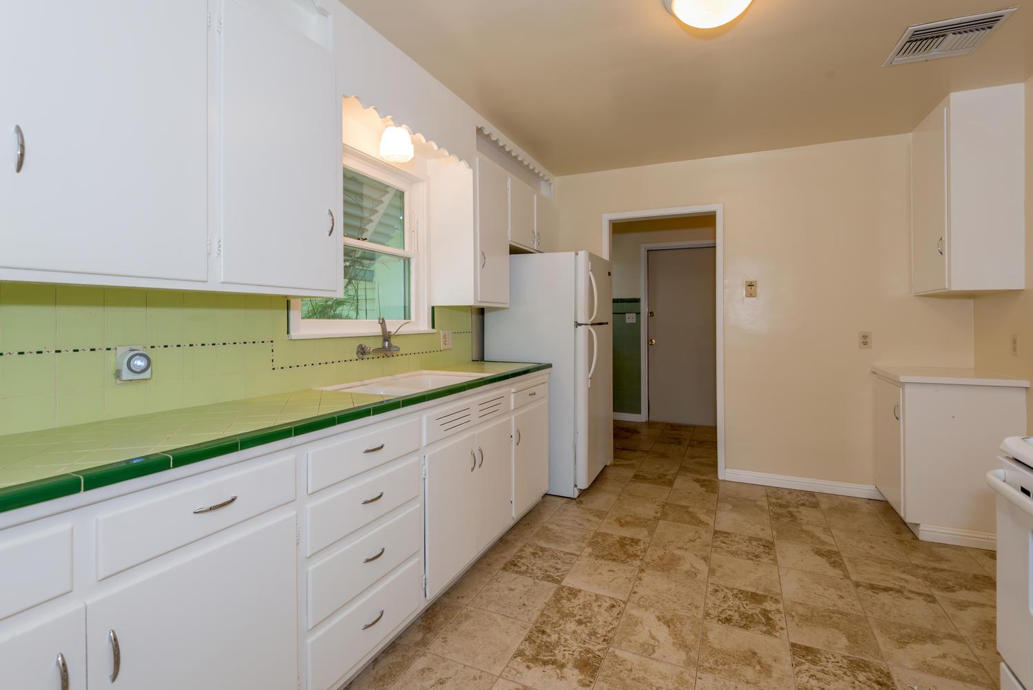 637 East Duff Avenue Reedley, CA 93654 - Photo 5 of 15