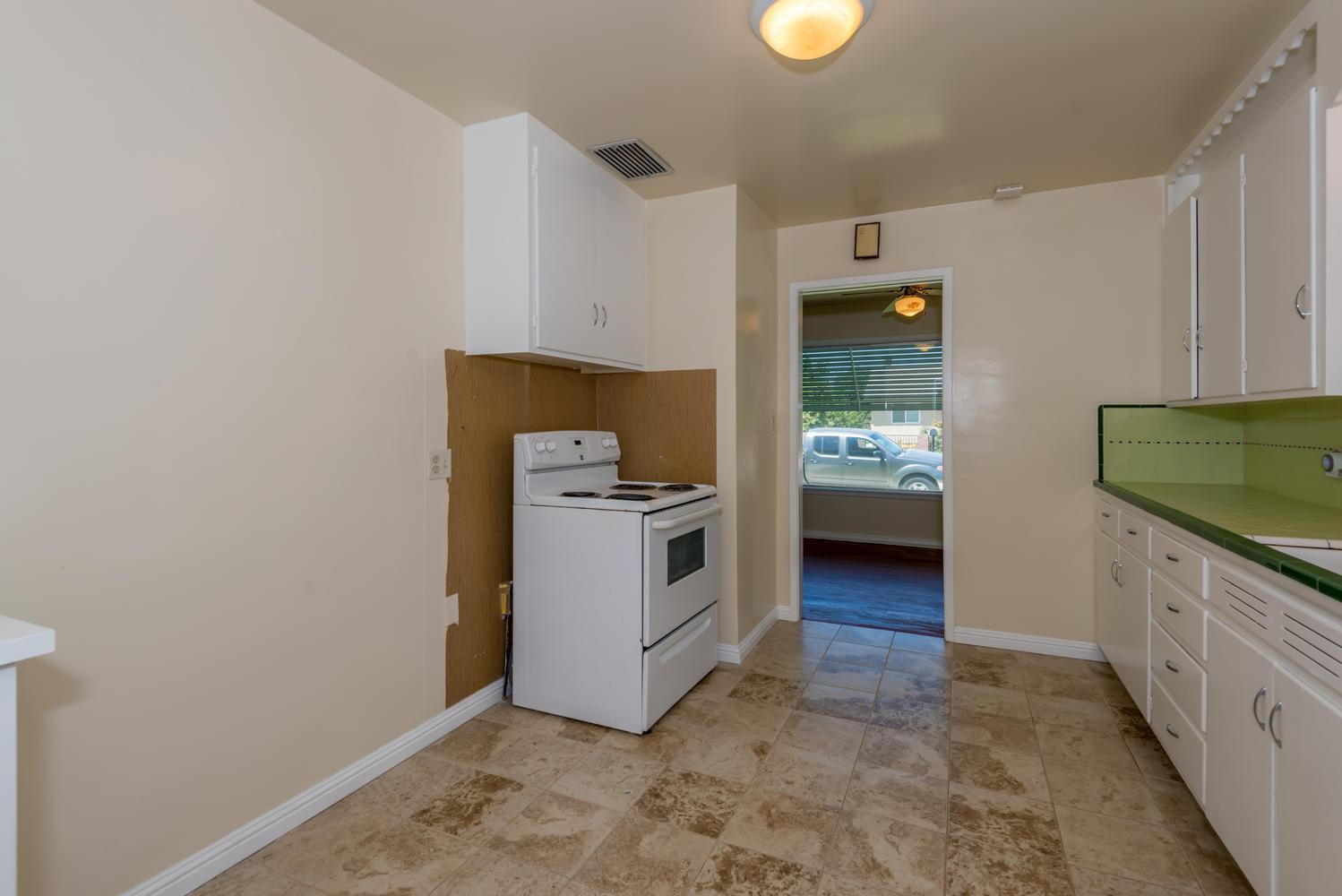 637 East Duff Avenue Reedley, CA 93654 - Photo 6 of 15