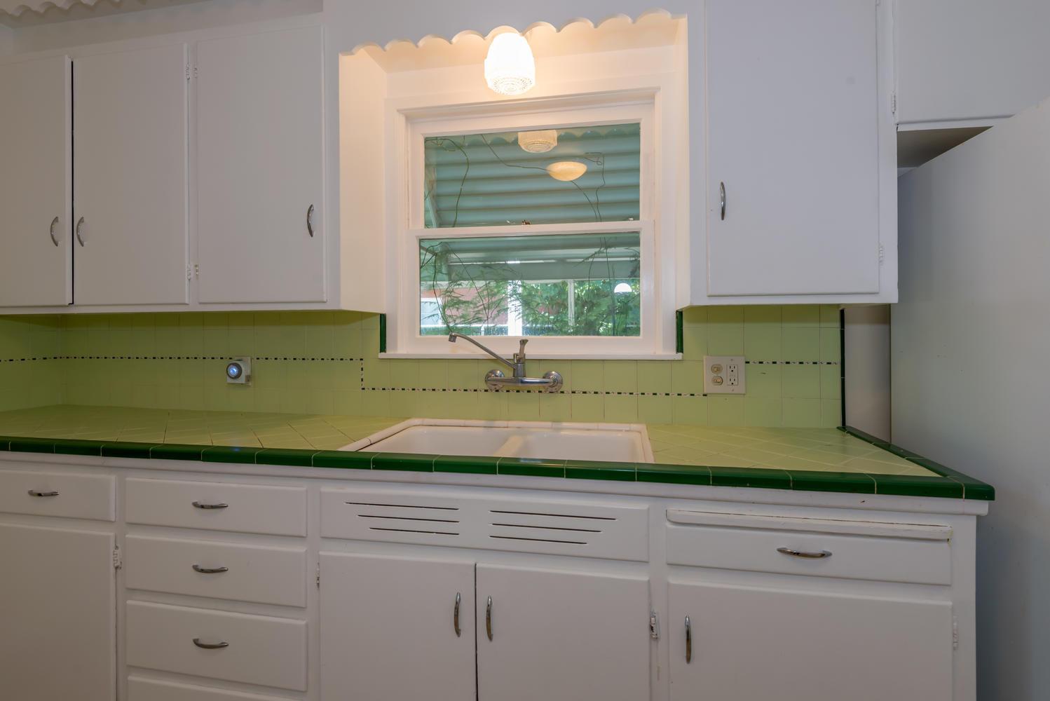 637 East Duff Avenue Reedley, CA 93654 - Photo 7 of 15