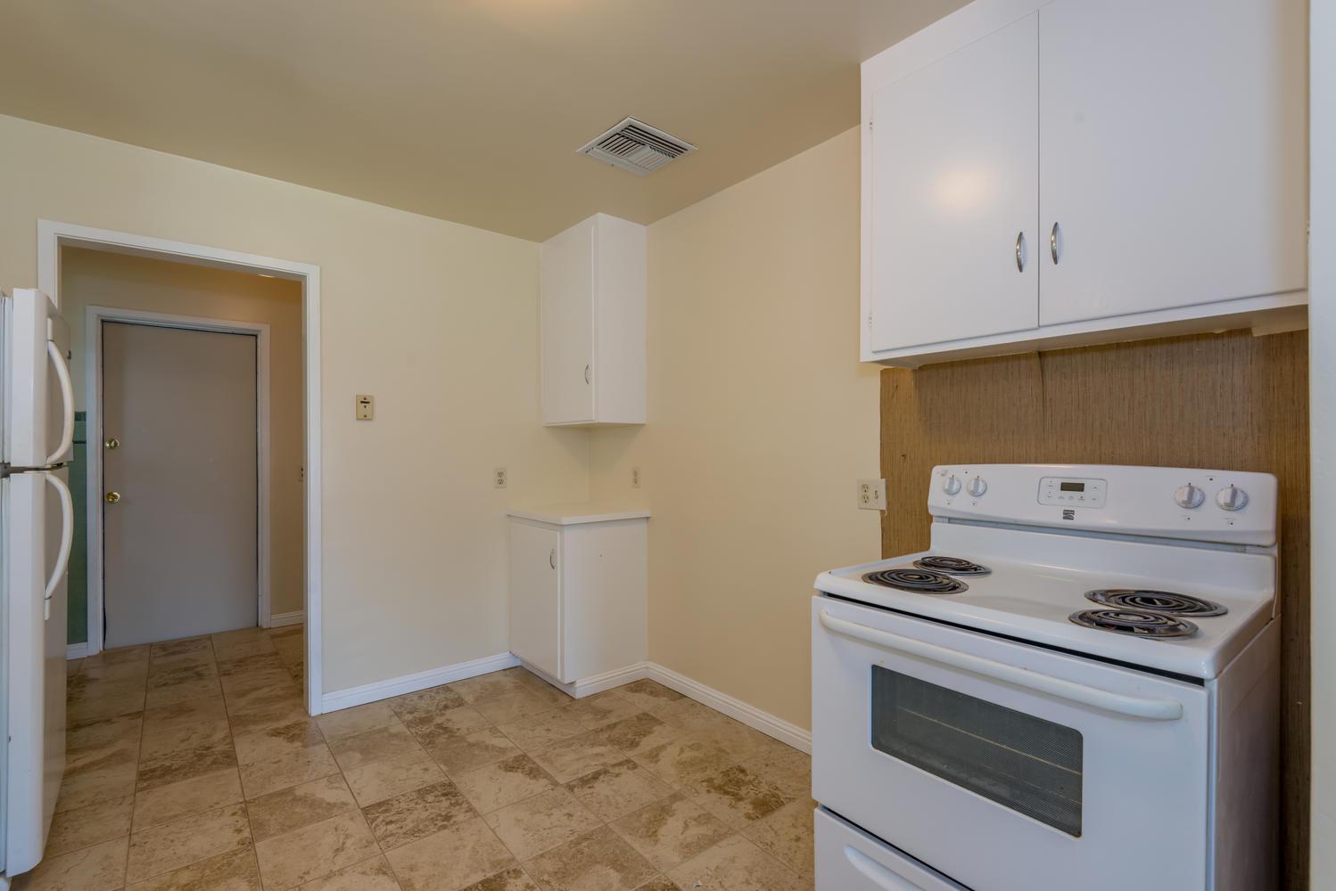 637 East Duff Avenue Reedley, CA 93654 - Photo 8 of 15