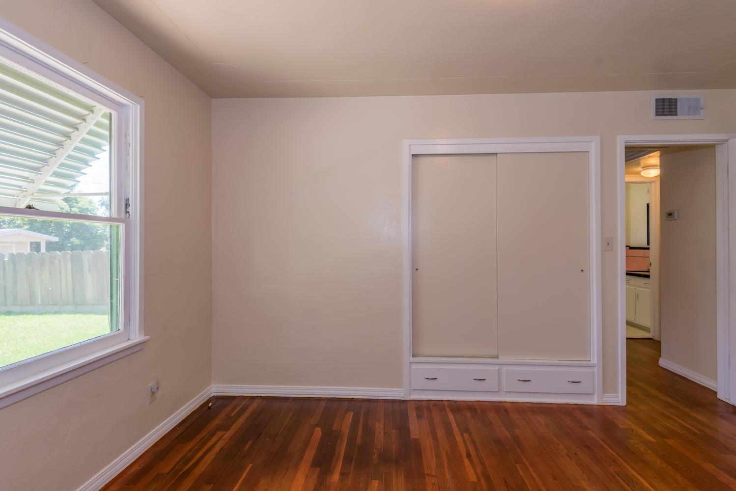 637 East Duff Avenue Reedley, CA 93654 - Photo 10 of 15