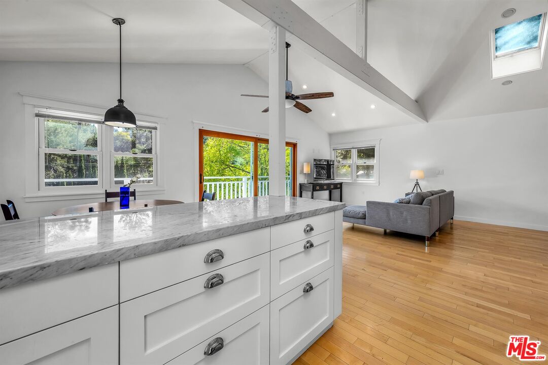 8443 Ridpath Drive Los Angeles, CA 90046 - Photo 12 of 24