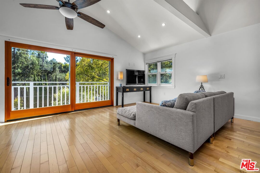 8443 Ridpath Drive Los Angeles, CA 90046 - Photo 13 of 24