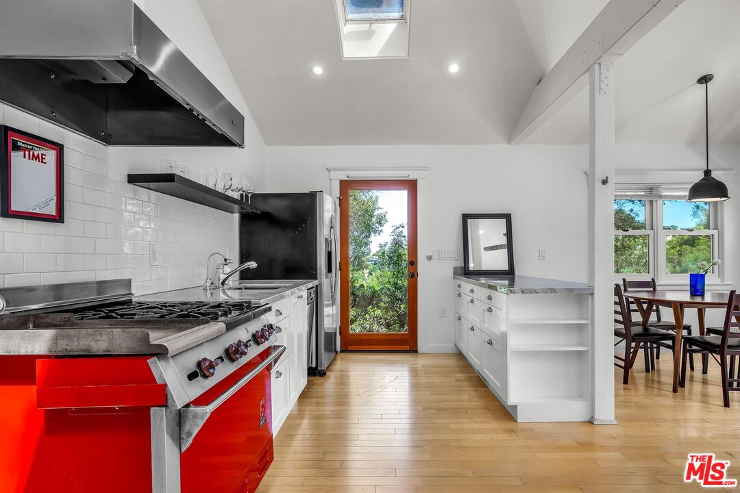 8443 Ridpath Drive Los Angeles, CA 90046 - Photo 15 of 24