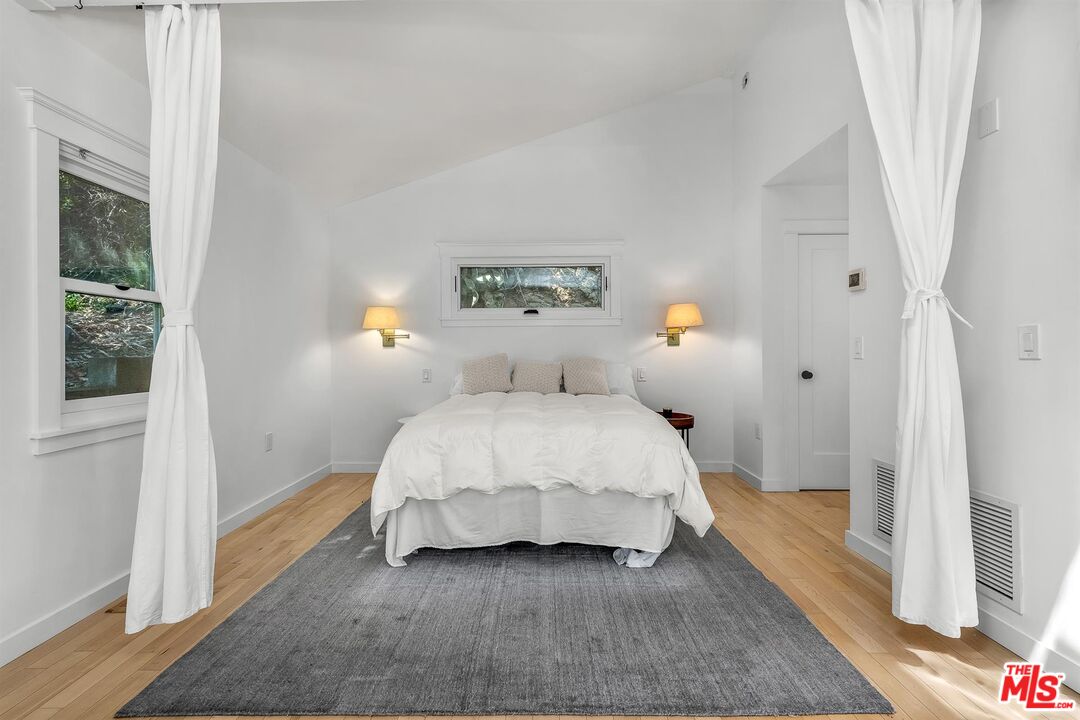 8443 Ridpath Drive Los Angeles, CA 90046 - Photo 18 of 24