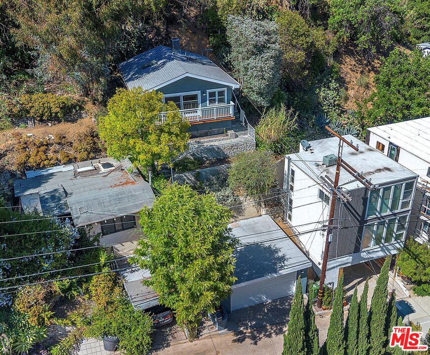8443 Ridpath Drive Los Angeles, CA 90046 - Photo 2 of 24