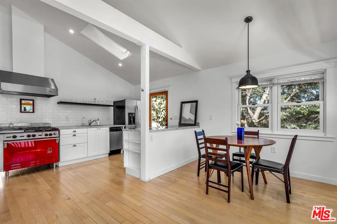 8443 Ridpath Drive Los Angeles, CA 90046 - Photo 4 of 24