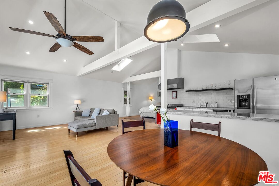 8443 Ridpath Drive Los Angeles, CA 90046 - Photo 6 of 24